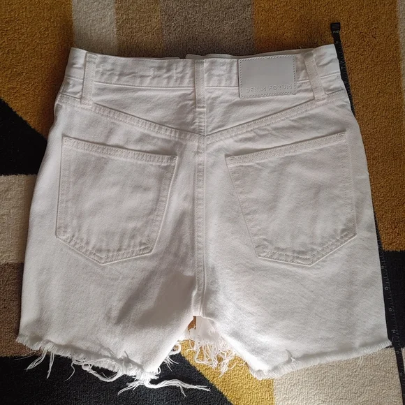 Aritzia High Rise Shorts - Picture 2 of 4